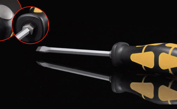 El destornillador con capuchón de percusión